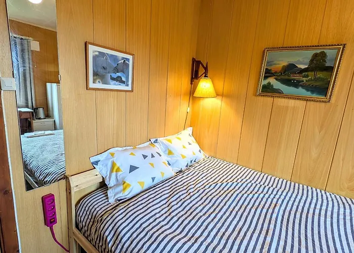 Quarto em Acomodações Particulares At House Of Ade Senja